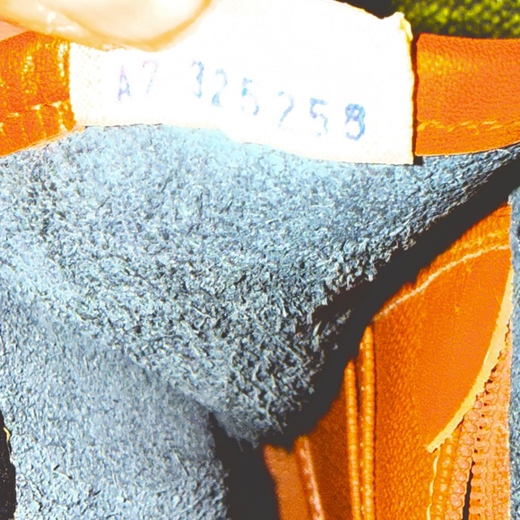 Dooney and Bourke R207 Lockhart Shopper - Picture 11 of 13